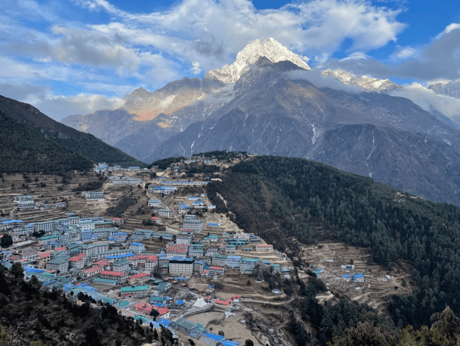 8 Defining Experiences on the Everest Base Camp Trek: An Expert High-Altitude Guide